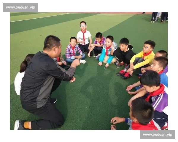 激情挥棒绽放赛场风采女子垒球赛展现力量与智慧拼搏精神青春风暴